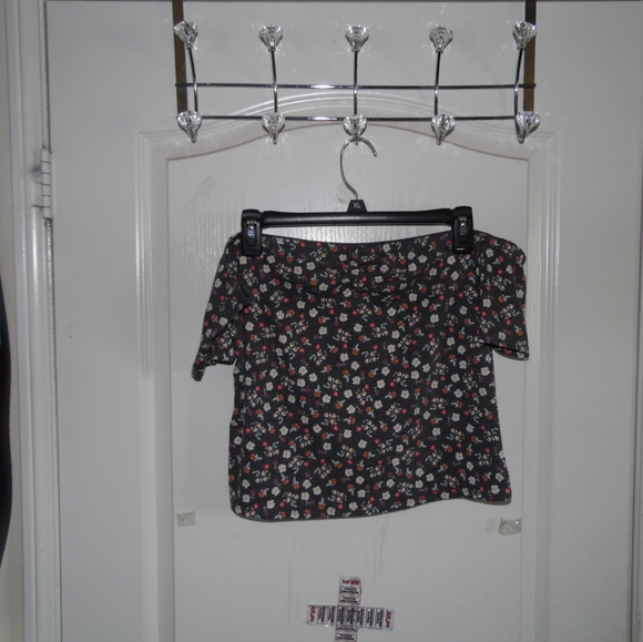 USED Dark Gray Off The Shoulder Crop Blouse - Picture 2 of 3